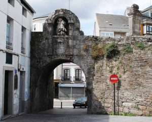 muralla-romana-lugo-puerta-santiago-2