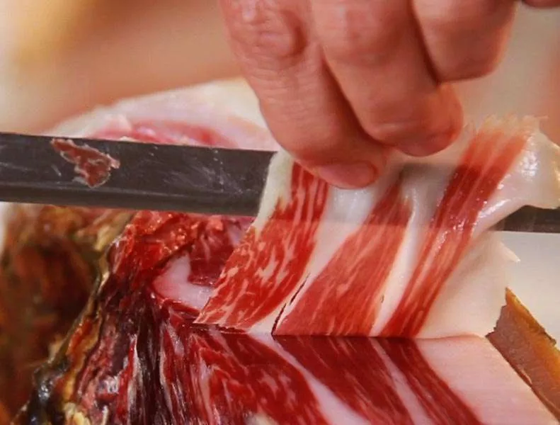 Ideas para regalar en Navidad inspiradas en la pasión por Andalucía como el jamón ibérico